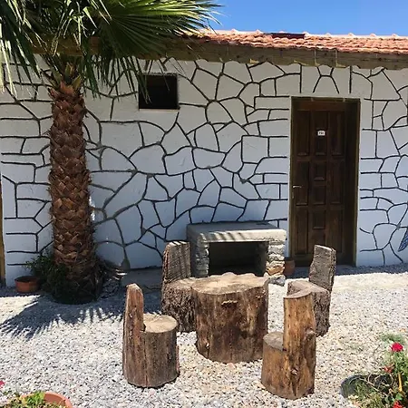 Ertugrulun Tas Konaklari B&B